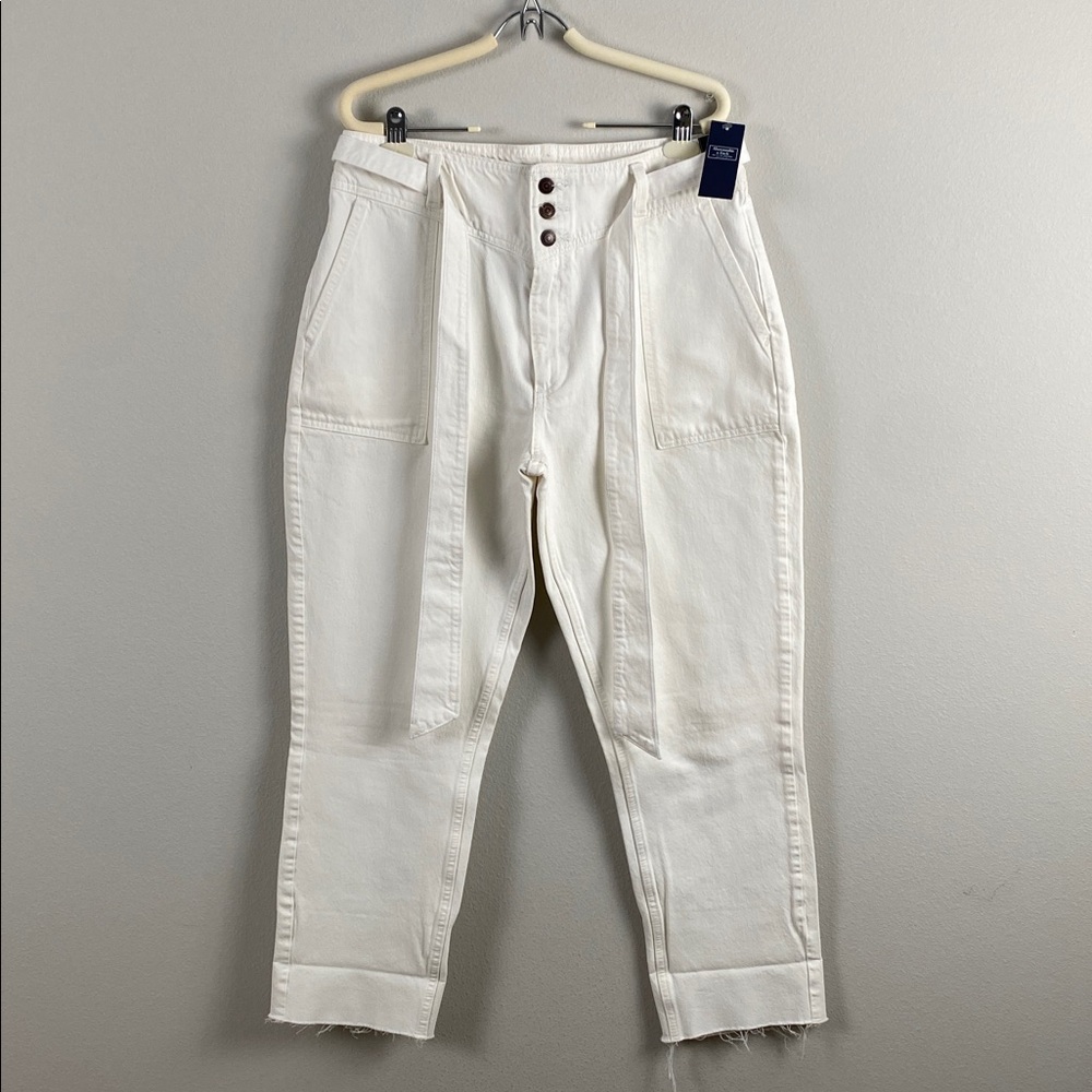 Abercrombie & Fitch A&F Ultra High Rise Mom Jean | Relaxed Fit, Tapered Leg